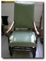 Fauteuil Louis XII habillé de tissu Canovas