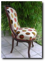 Nursing chair, ronds de velours sur lin, finition double passe-poil bicolore